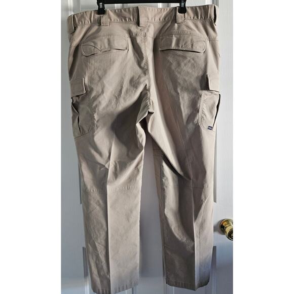 5.11 Tactical Series Cargo Pants Size 42x30 Beige RN109614 Stretch Waist**READ** - Picture 2 of 13